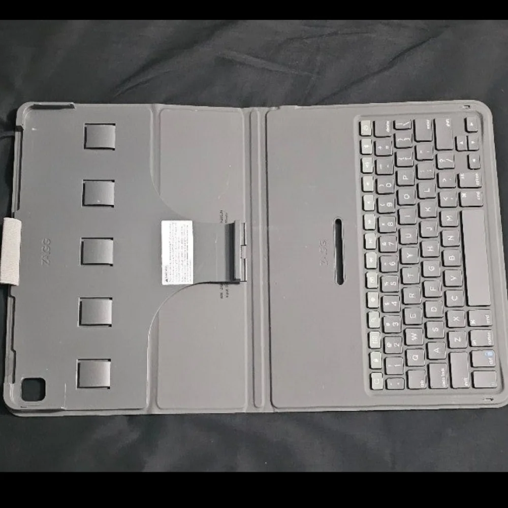 Keyboard case for iPad 10.2 in